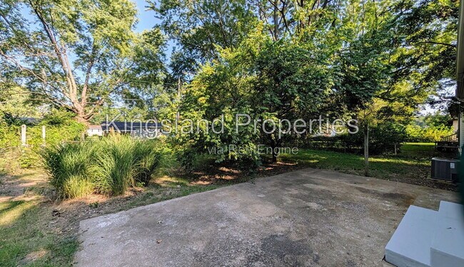 Building Photo - 272 Elmdale Dr
