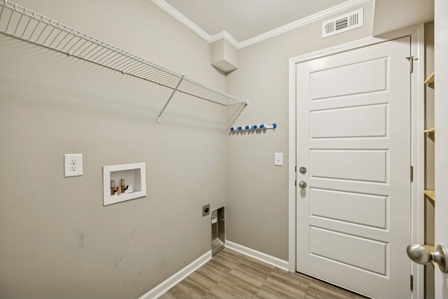 Building Photo - 3219 Clemons Cir