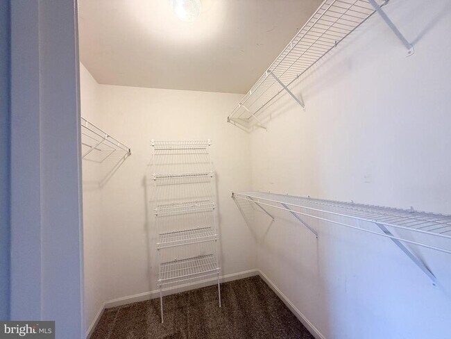 Building Photo - 204 Langley Ct