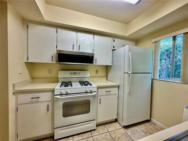 Building Photo - 630 Pavare Ct