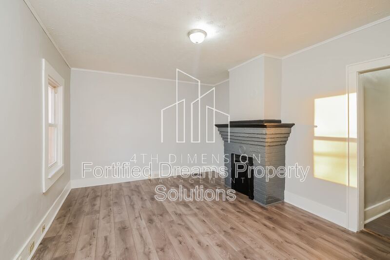 Building Photo - 918 Camel Ave