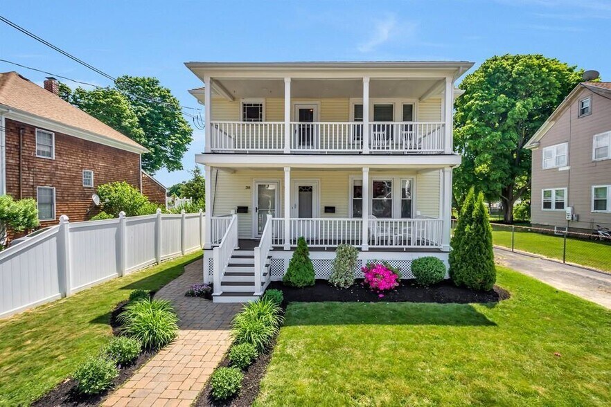 Building Photo - 40 Standish St
