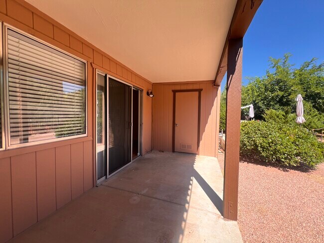 Building Photo - 250 Sunset Dr