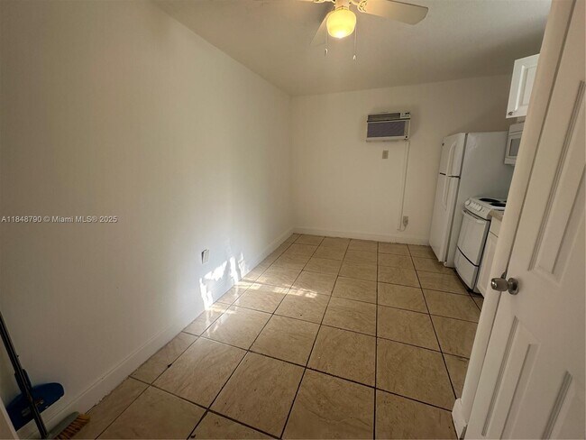 Building Photo - 559 NW 44th St