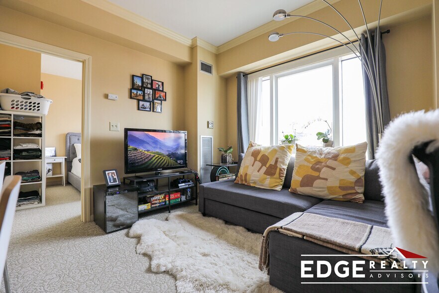 Building Photo - 6 Johnny Ct