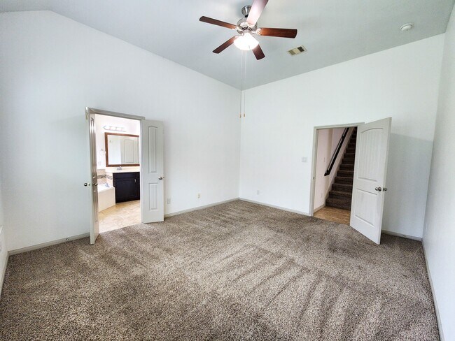 Building Photo - 4515 Greenleaf Dr
