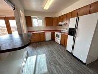 Building Photo - 3 Bed 1.5 Bath Townhome In Excellent Neighborhood