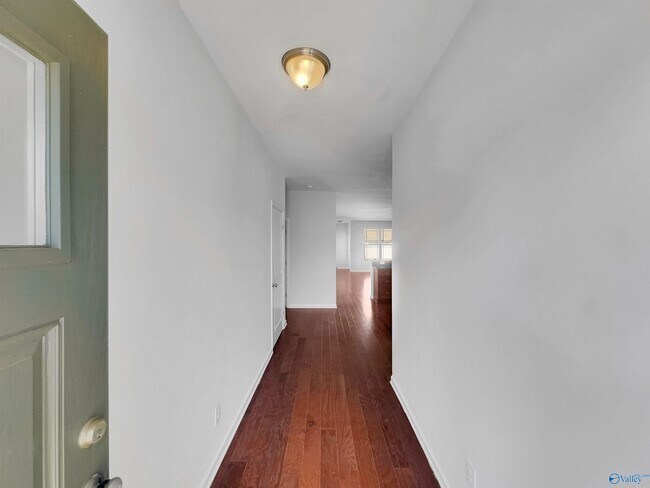 Building Photo - 411 Prom Dr SW