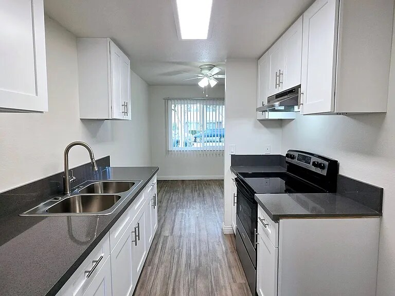 Building Photo - 2717 S Baker St