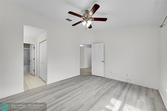Building Photo - 5642 NW 118th Dr