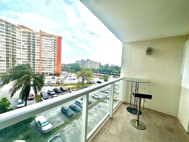 Building Photo - 1301 NE Miami Gardens Dr