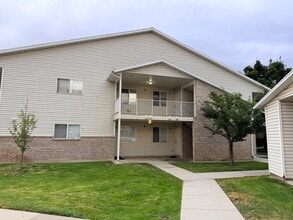 Building Photo - 2421 N Washington Rd Blvd