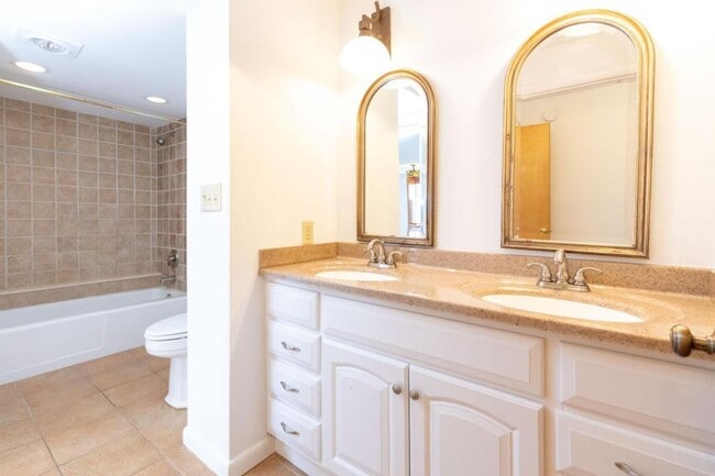 Building Photo - 200 Bent Tree Rd