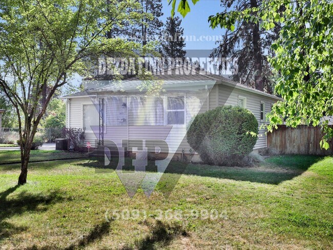 Building Photo - Charming Shadle District 3 bedroom with RV...