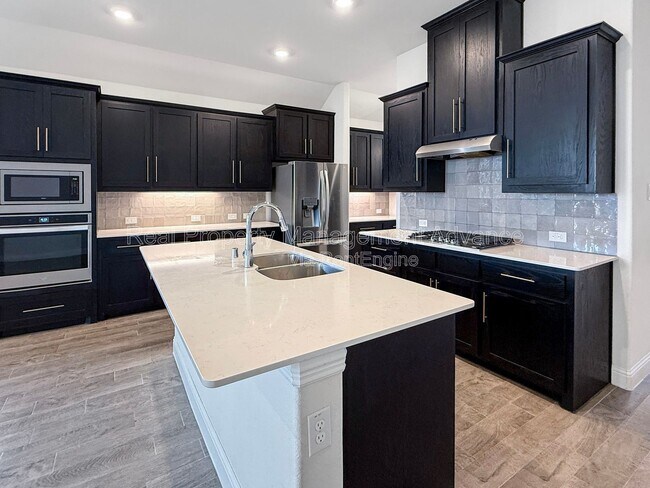 Building Photo - 2912 Log Cabin Dr