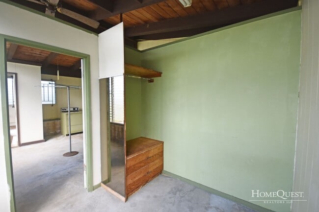 Building Photo - Kaneohe Charm -- 3 bed 1.5 bath SFH -- $3500/mo