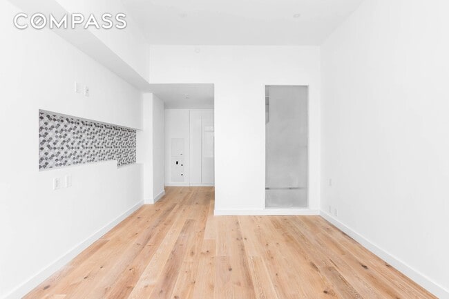 Building Photo - 123 Washington St