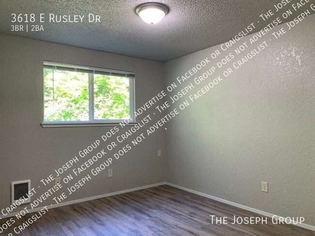 Building Photo - 3618 E Rusley Dr