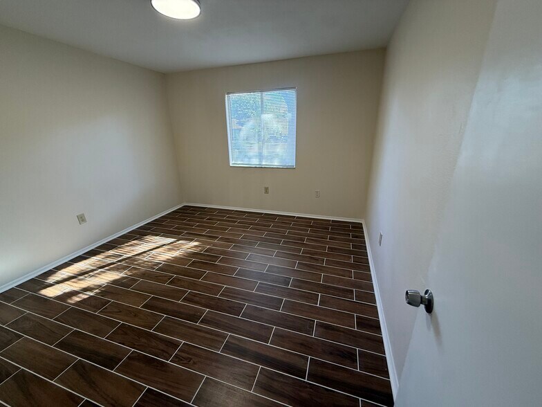 Building Photo - 2120 Corbin Pl