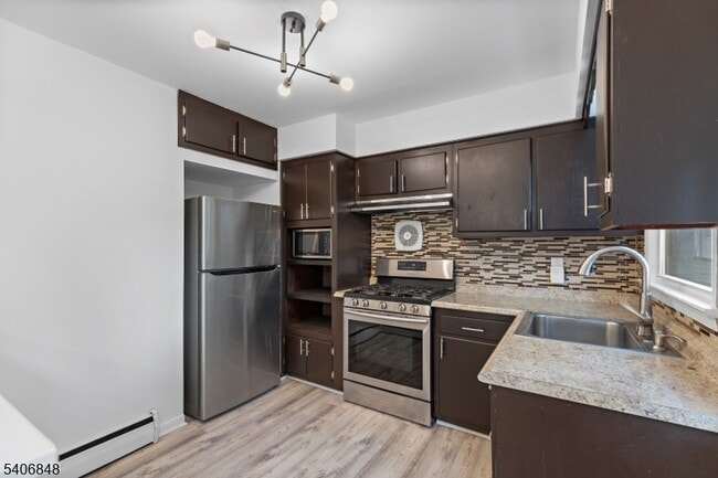 Building Photo - 12 Stanchak Ct