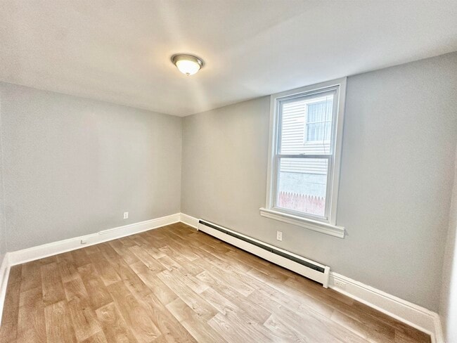 Building Photo - 130 Grant Ave