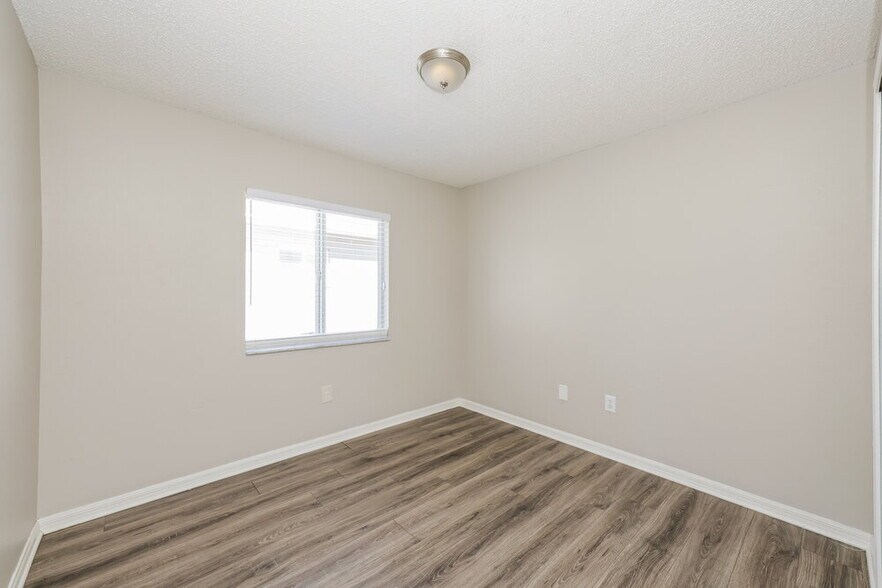 Building Photo - 11751 Lynmoor Dr