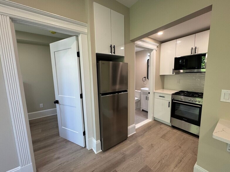 Building Photo - 14 Edgerly Rd