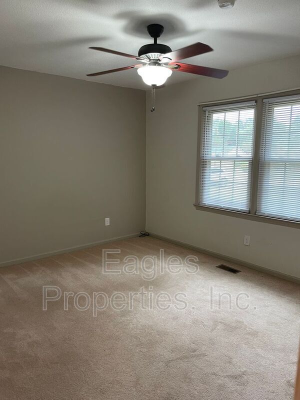 Building Photo - 276 Spring Bank Rd