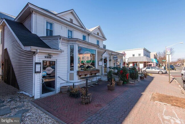 Building Photo - 2004 Potomac Ave