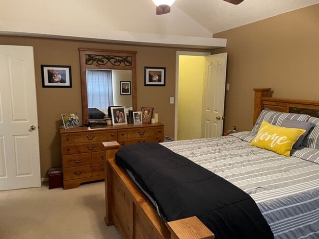 Building Photo - West El Paso 4 Bed 2.5 Bath Refrig A/C