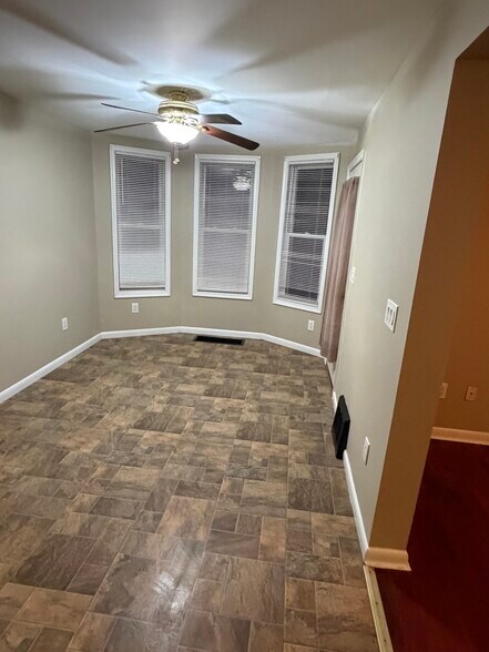 Building Photo - 1017 Pine St