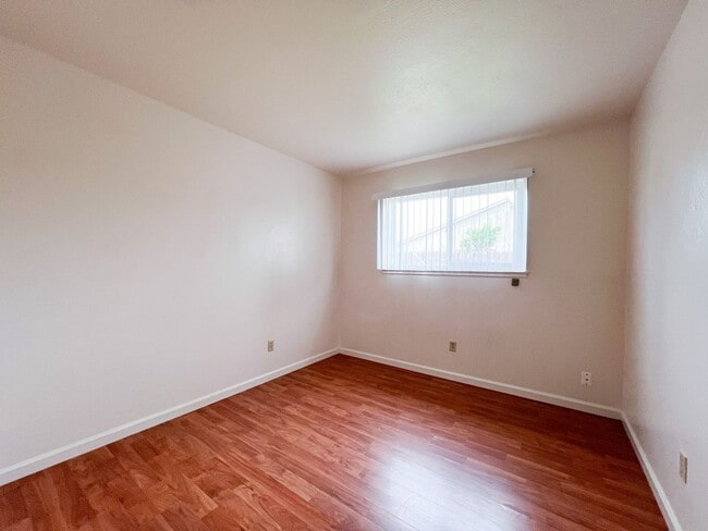 Building Photo - 4 Bedroom, 2 Bath Single Story Corner Lot Home in Rancho Cordova