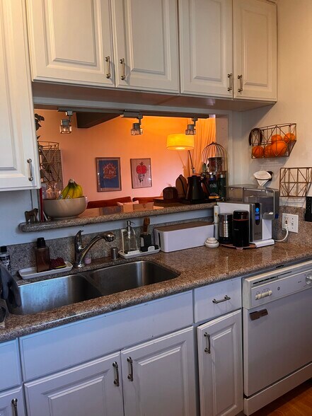 Building Photo - 3641 Kelton Ave