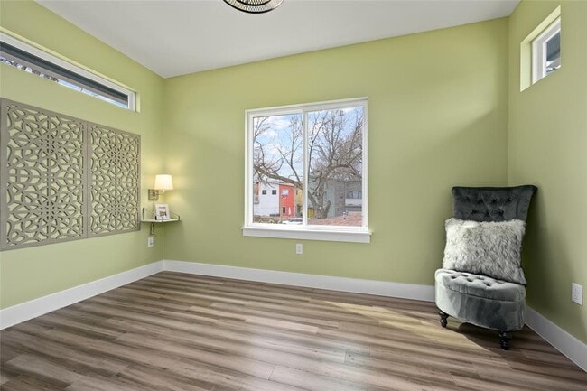 Building Photo - 2102 E 2nd St