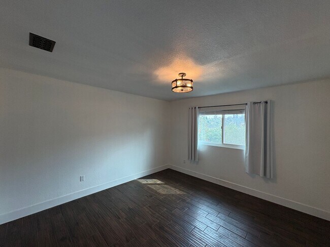 Building Photo - Spacious Vista Home with Large Lot, Designer Finishes & Guest Suite