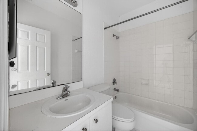 Building Photo - 1575 NE 33rd Ave