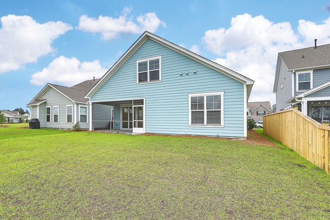 Building Photo - Cane Bay home available!