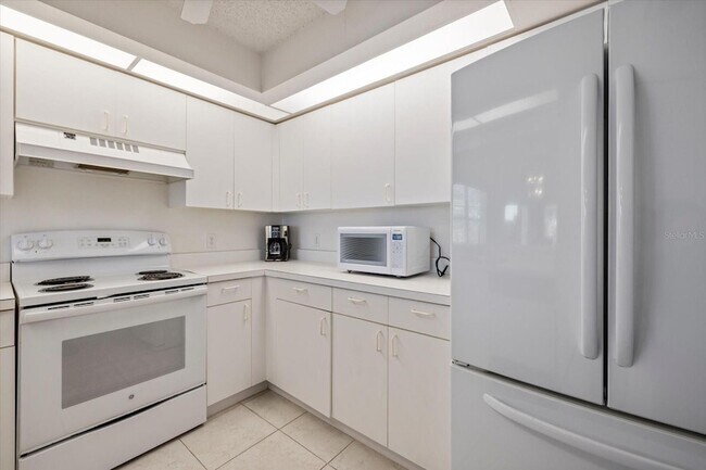Building Photo - 841 Waterside Dr