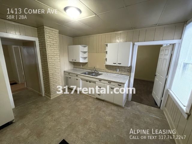 Building Photo - HUGE garage/workshop combo (has working el...