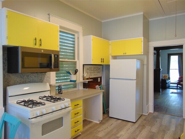 Building Photo - 3420 Avenue R