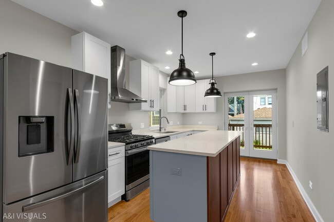 Building Photo - 5841 N Medina Ave