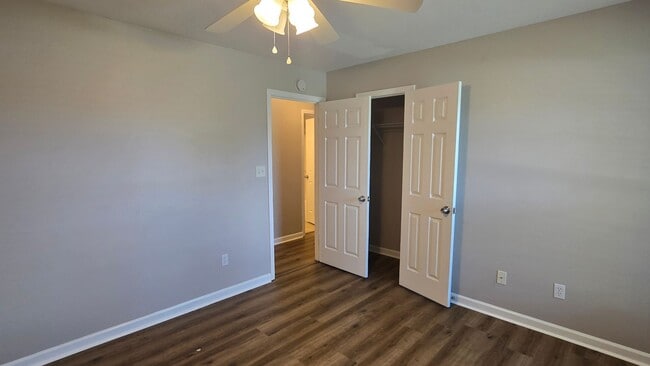 Building Photo - 18 Long Meadow Dr