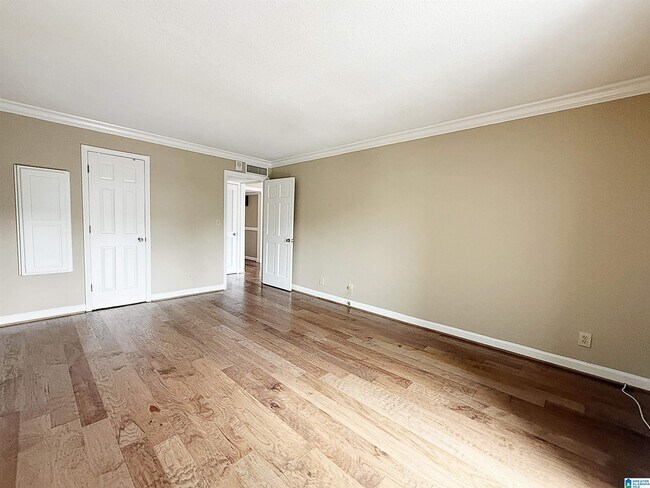 Building Photo - 2717 Highland Ave