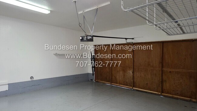 Building Photo - Charming Condo in Plum Tree Subdivision - ...