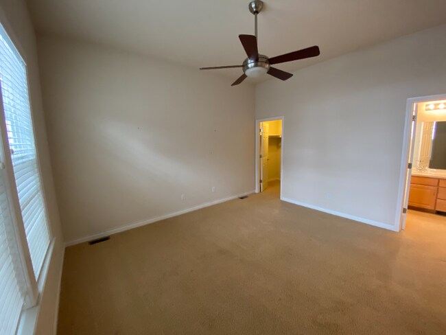 Building Photo - Available September! Beautiful and Spacious Home in Central Park!