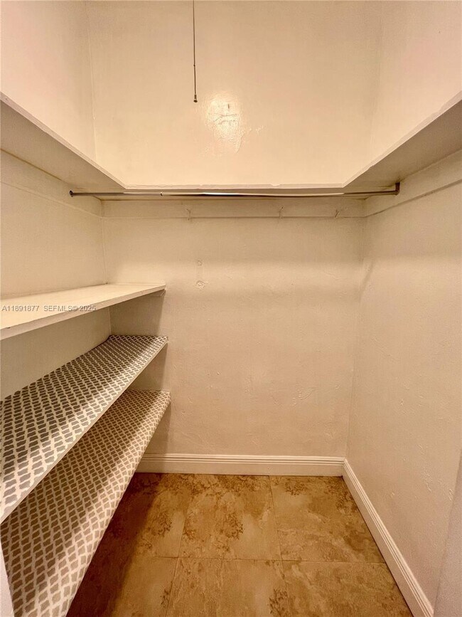 Building Photo - 1141 Meridian Ave