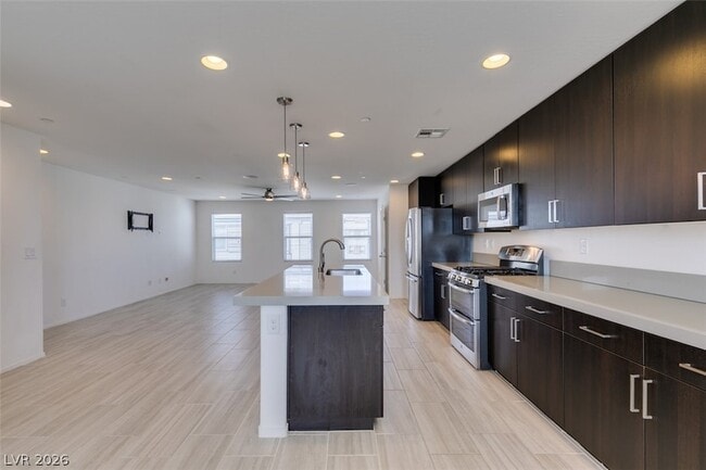 Building Photo - 9050 W Tropicana Ave