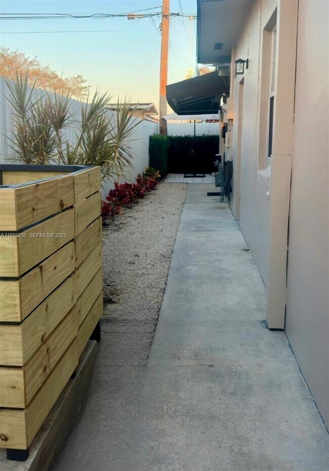 Building Photo - 11611 NW 57th Ct