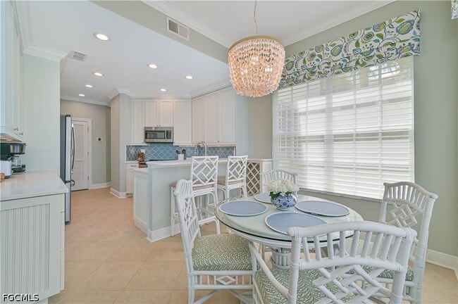 Building Photo - 5000 Royal Shores Dr