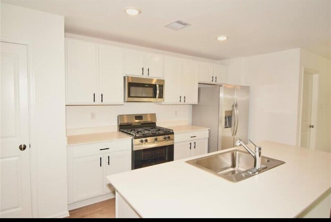 Building Photo - 702 Pleasant Pt Dr
